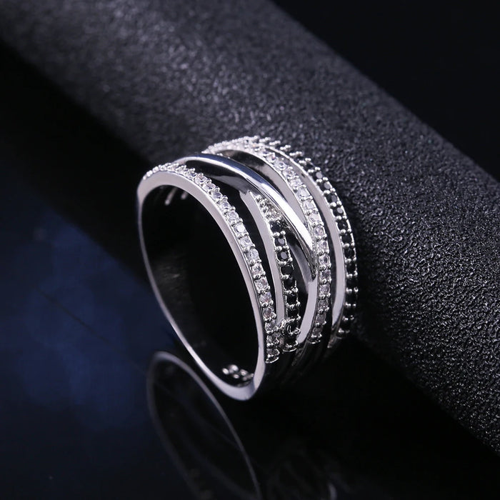 Huitan New Twist Ethnic Style Women Finger Rings With Black&White Stone Micro Paved Surprise Gift For Women Trendy Jewelry Rings