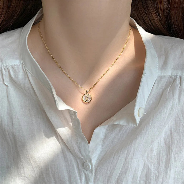 French Retro Gold Color Rose Necklace Fashion Metal Circle Pendant Clavicle Chain Necklace For Women Elegant Jewelry