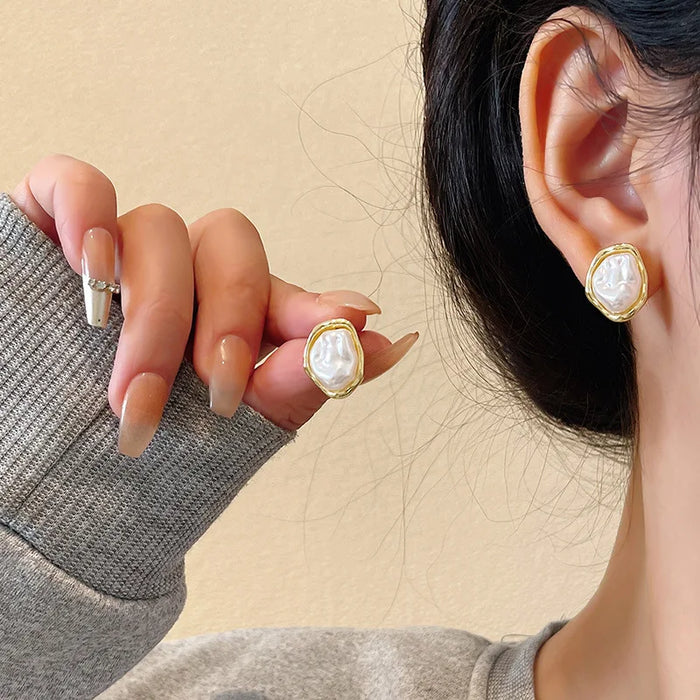 New Trendy White Oval Stud Earrings Irregular Geometric Statement Women's Unusual Earrings Gold Color Metal Side Boho Jewelry