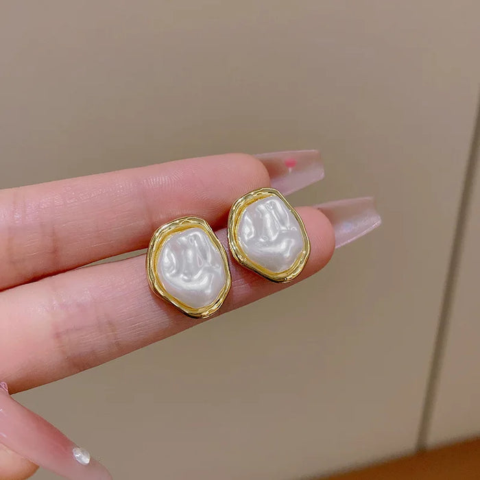 New Trendy White Oval Stud Earrings Irregular Geometric Statement Women's Unusual Earrings Gold Color Metal Side Boho Jewelry