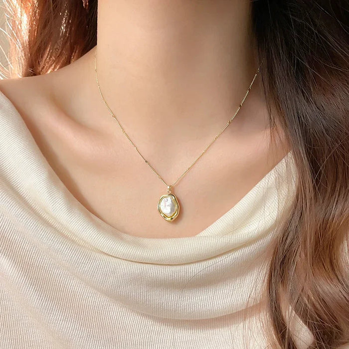 Gold Color Baroque Imitation Pearl Necklaces for Women Simple Design Light Luxury Clavicle Chain Necklace Jewelry