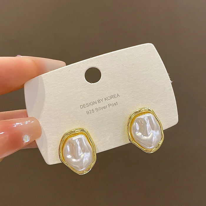 New Trendy White Oval Stud Earrings Irregular Geometric Statement Women's Unusual Earrings Gold Color Metal Side Boho Jewelry