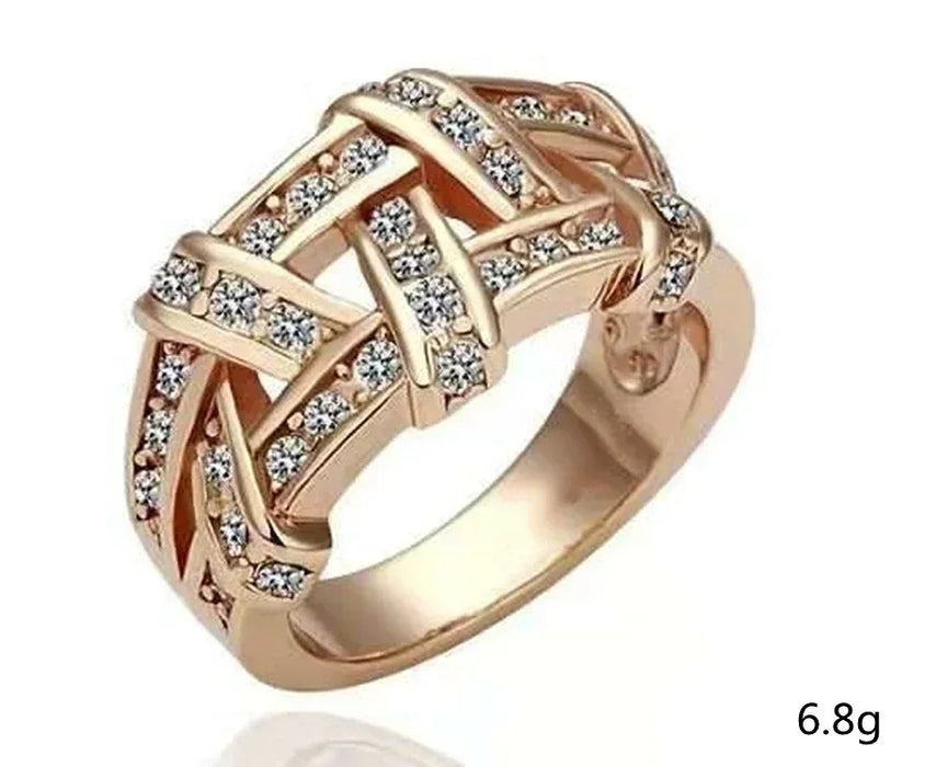 Fashion New Temperament Women's Rings Simple Winding Crystal Fashion Ring for Women  Party Jewelry