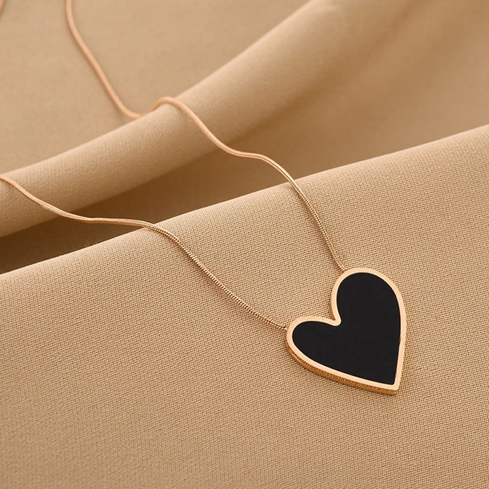 Do Not Fade White Black Shell Heart Stainless Steel Pendant Necklace for Women Luxury Korean Fashion Aesthetic Chains Necklaces