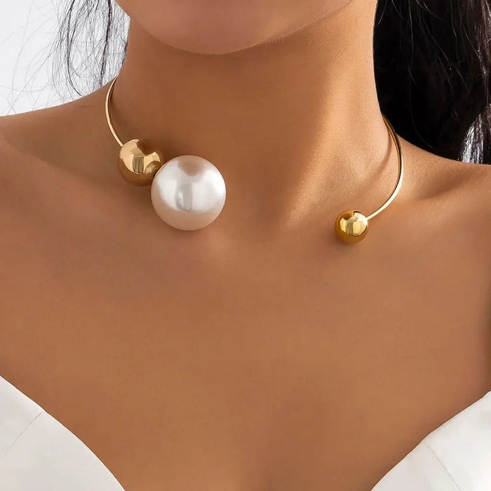 Elegant Goth Big White Imitation Pearl Choker Necklace for Women Ball Pendant Clavicle Chain Wedding Jewelry Collar